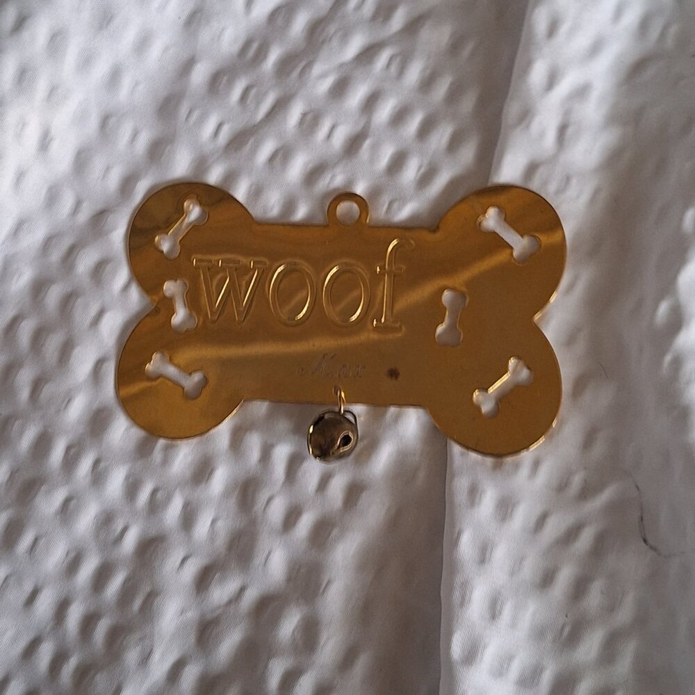 Woof ornament - max